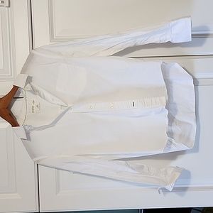 Kate Spade New York classic white shirt with lovely details.